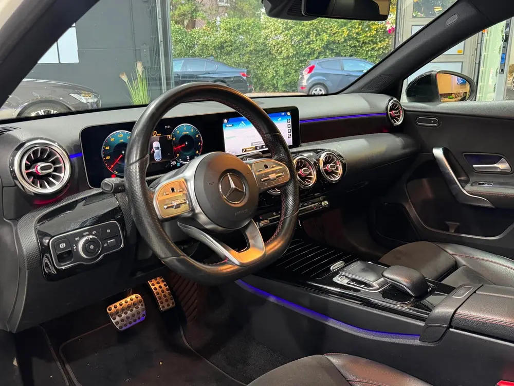 Mercedes-Benz A-Klasse 200 Premium Plus AMG|PANO|Sfeer|CAM|D uit 2019, foto 2