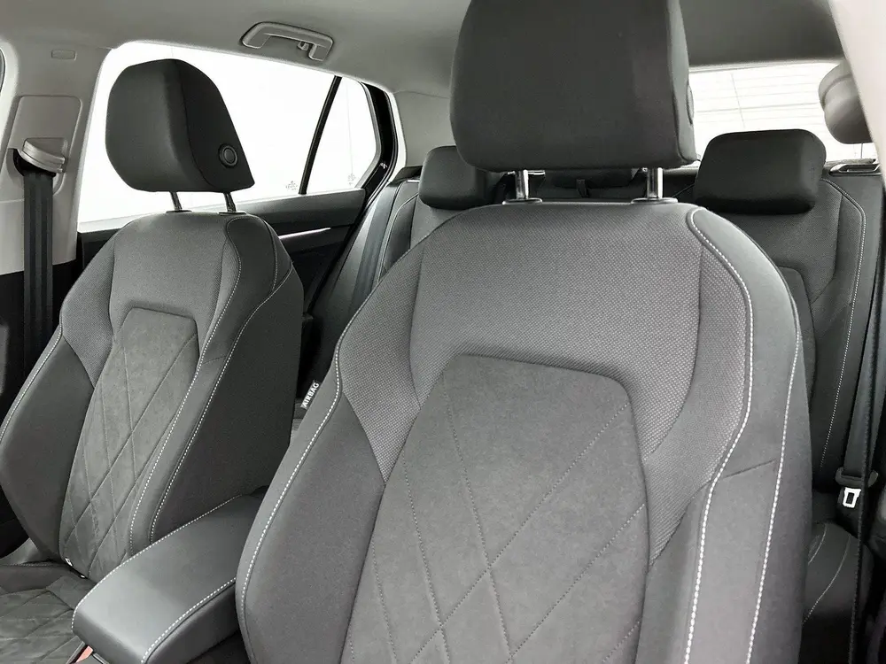 Volkswagen Golf 1.4 eHybrid Style | Lage KM Stand! | Navigat uit 2023, foto 13