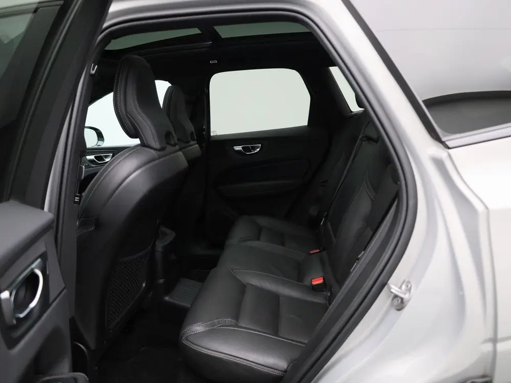 Volvo XC60 2.0 T8 Plug-in hybrid AWD Plus Dark uit 2022, foto 11