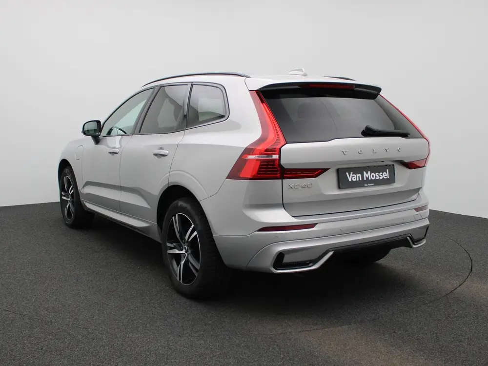 Volvo XC60 2.0 T8 Plug-in hybrid AWD Plus Dark uit 2022, foto 4