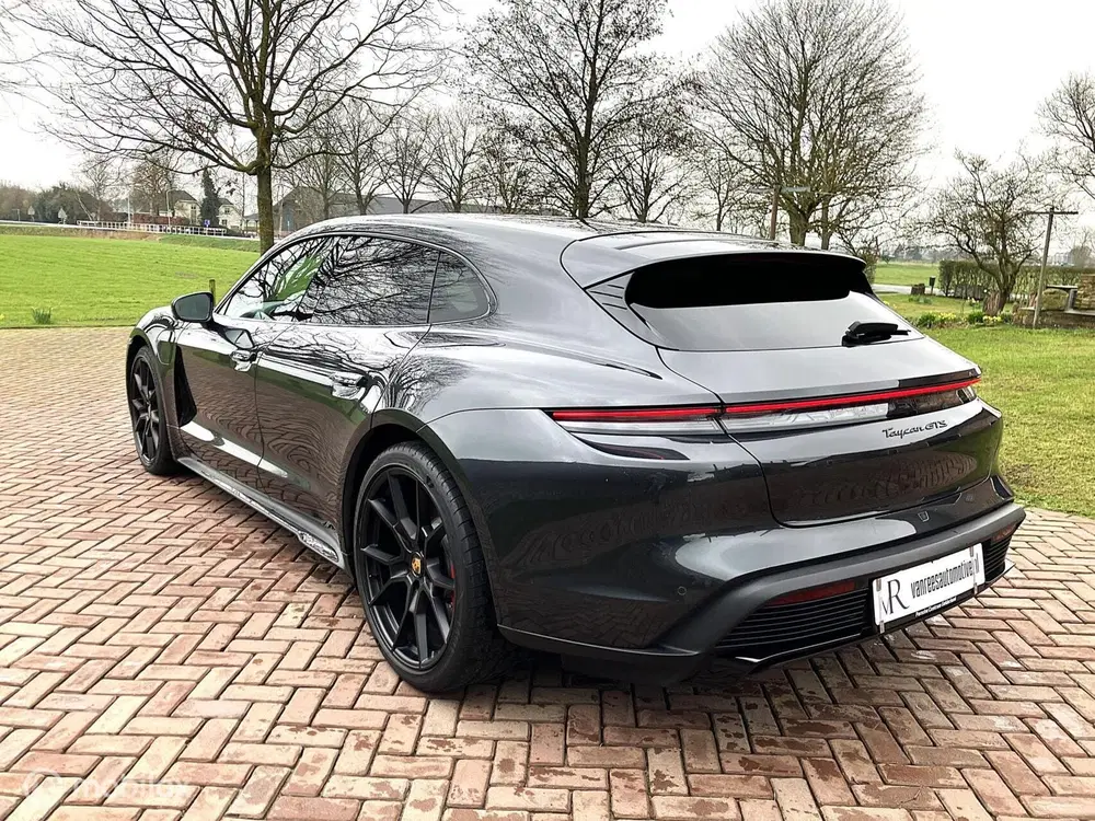 Porsche Taycan GTS 93 Sport Chrono Sunshine 93 uit 2022, foto 10