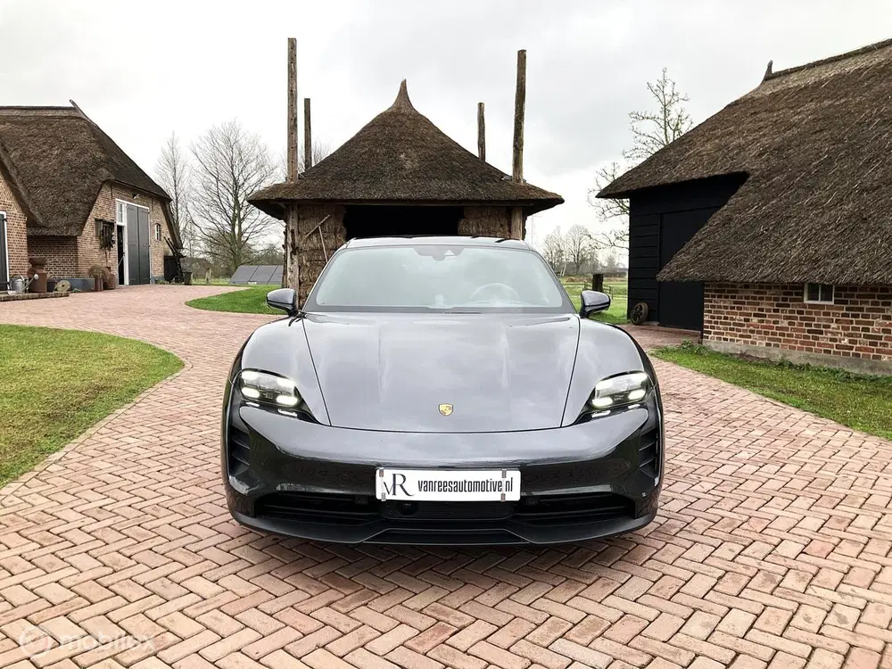 Porsche Taycan GTS 93 Sport Chrono Sunshine 93 uit 2022, foto 6