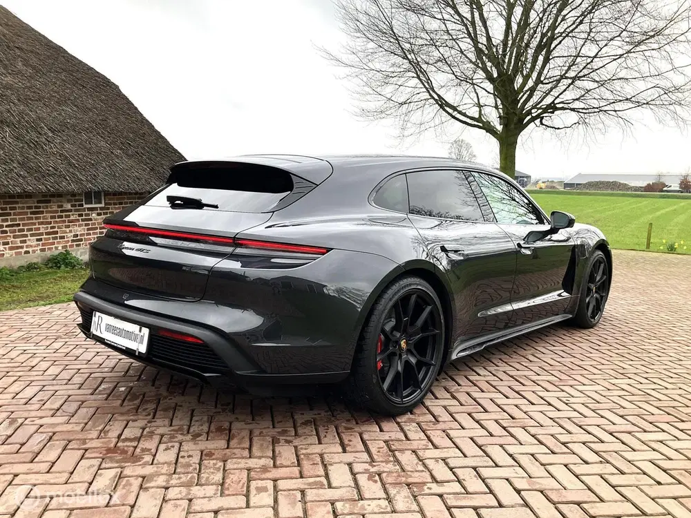 Porsche Taycan GTS 93 Sport Chrono Sunshine 93 uit 2022, foto 8