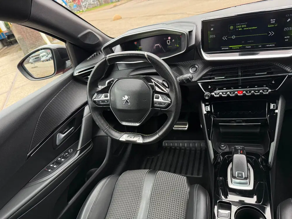 Peugeot 208 1.2 PureTech GT-Line AUTOMAAT PANO CARPLAY uit 2020, foto 16