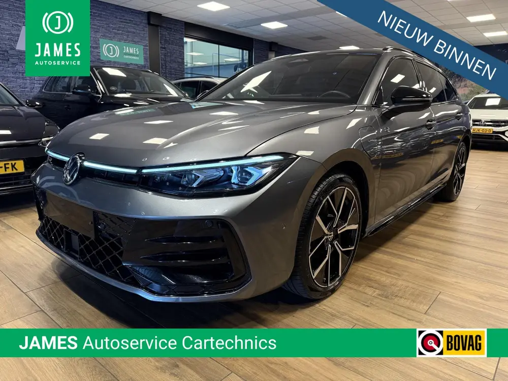 Volkswagen Passat Variant 1.5 eTSI R-Line Edition PHEV|PANO| uit 2025