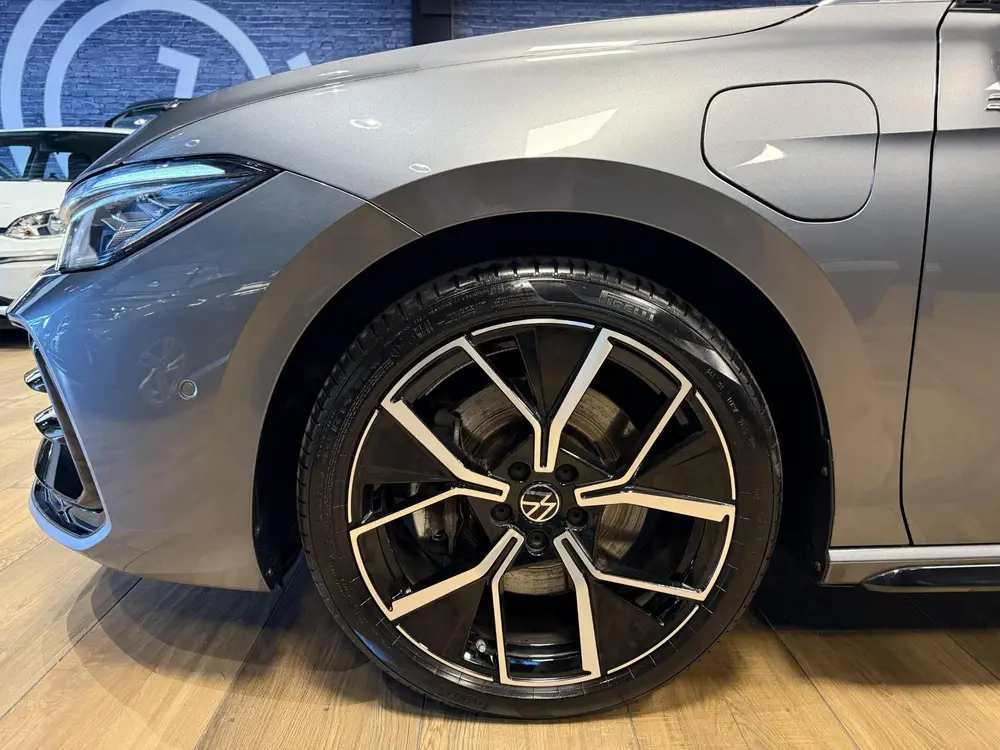 Volkswagen Passat Variant 1.5 eTSI R-Line Edition PHEV|PANO| uit 2025, foto 10