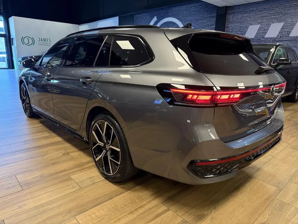 Volkswagen Passat Variant 1.5 eTSI R-Line Edition PHEV|PANO| uit 2025, foto 3