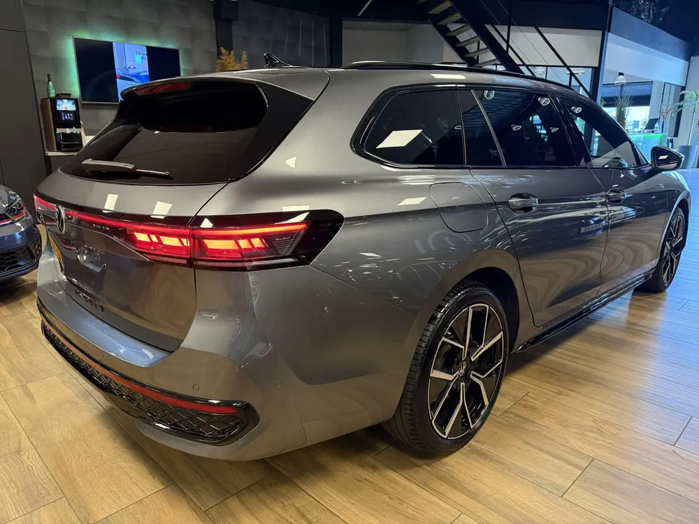 Volkswagen Passat Variant 1.5 eTSI R-Line Edition PHEV|PANO| uit 2025, foto 7