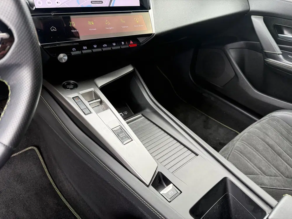Peugeot 408 1.6 HYBRID 225PK EAT8 GT Plug-in SOH 100% uit 2024, foto 13