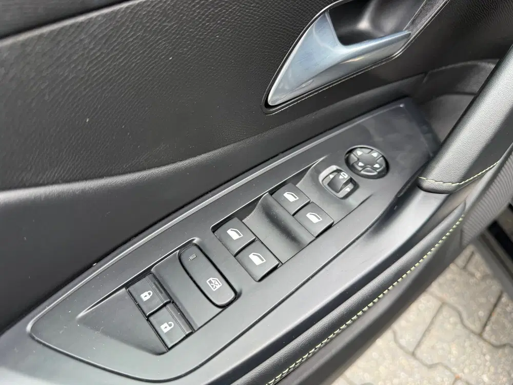 Peugeot 408 1.6 HYBRID 225PK EAT8 GT Plug-in SOH 100% uit 2024, foto 8