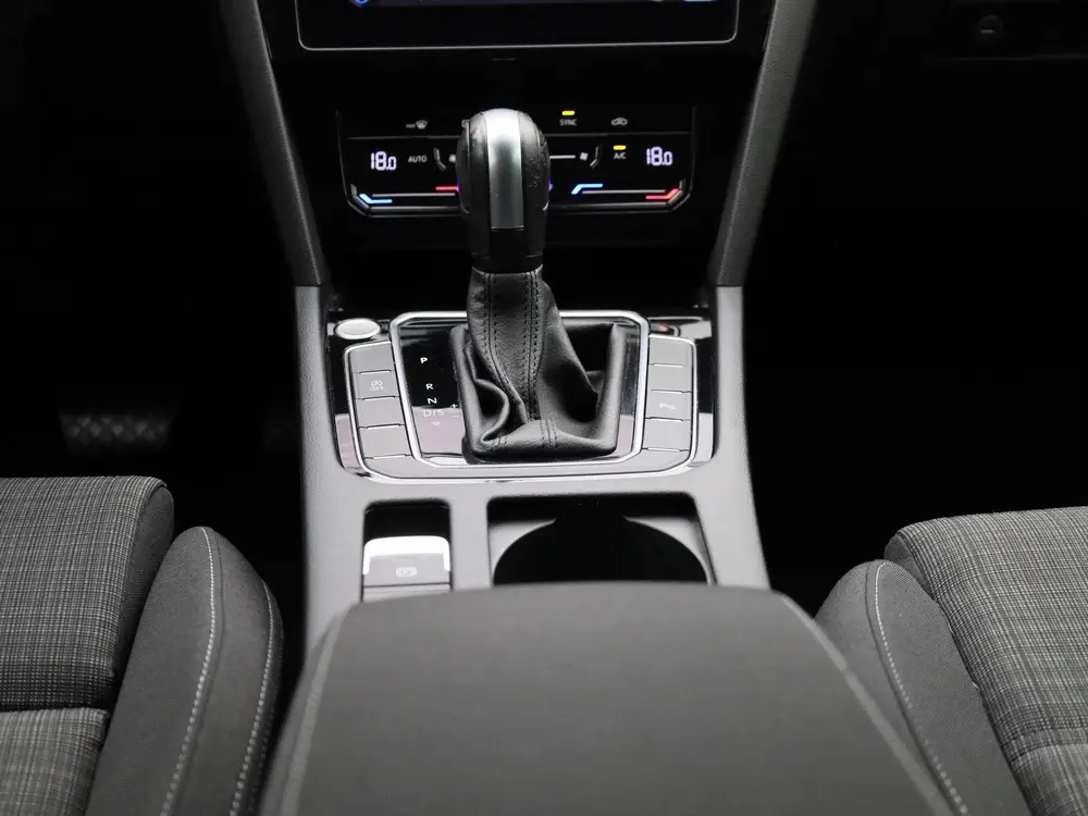Volkswagen Passat Variant 2.0 TDI 90kW DSG Style Business AU uit 2022, foto 10