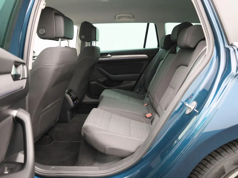 Volkswagen Passat Variant 2.0 TDI 90kW DSG Style Business AU uit 2022, foto 12