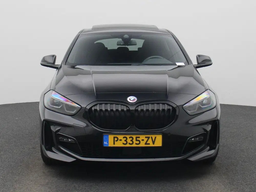 BMW 1-serie 120i Business Edition uit 2022, foto 3