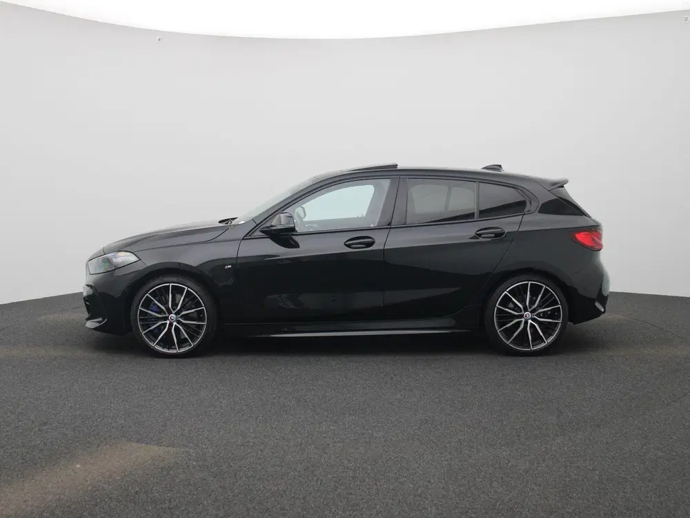 BMW 1-serie 120i Business Edition uit 2022, foto 4