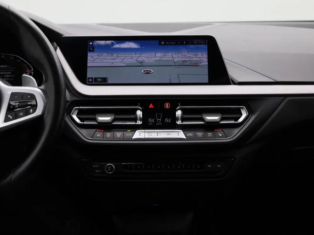 BMW 1-serie 120i Business Edition uit 2022, foto 9
