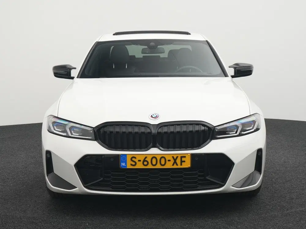 BMW 3-serie 330e uit 2022, foto 3
