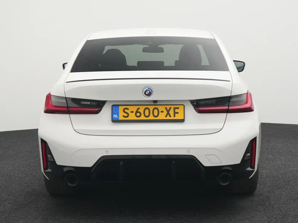 BMW 3-serie 330e uit 2022, foto 5