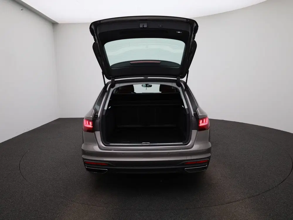 Audi A4 2.0 30 TDI S tronic Attraction AUTOMAAT uit 2022, foto 11