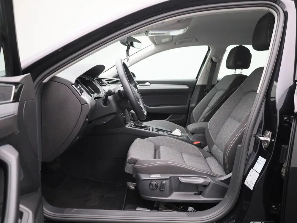 Volkswagen Passat Variant 2.0 TDI Elegance Business R AUTOMA uit 2023, foto 11