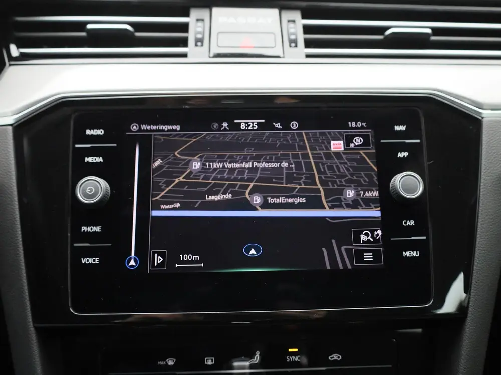 Volkswagen Passat Variant 2.0 TDI Elegance Business R AUTOMA uit 2023, foto 17