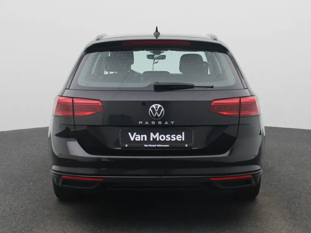 Volkswagen Passat Variant 2.0 TDI Elegance Business R AUTOMA uit 2023, foto 5