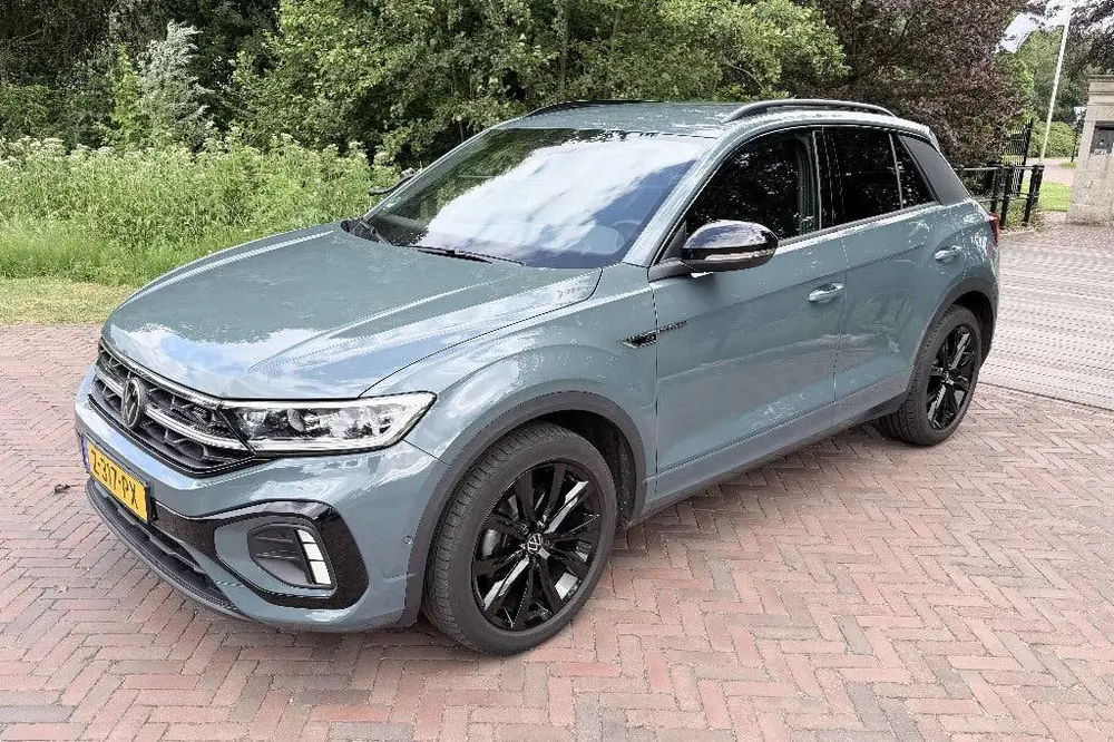 Volkswagen T-Roc 1.5 TSI 150pk DSG / R-Line / Black Style uit 2022, foto 2