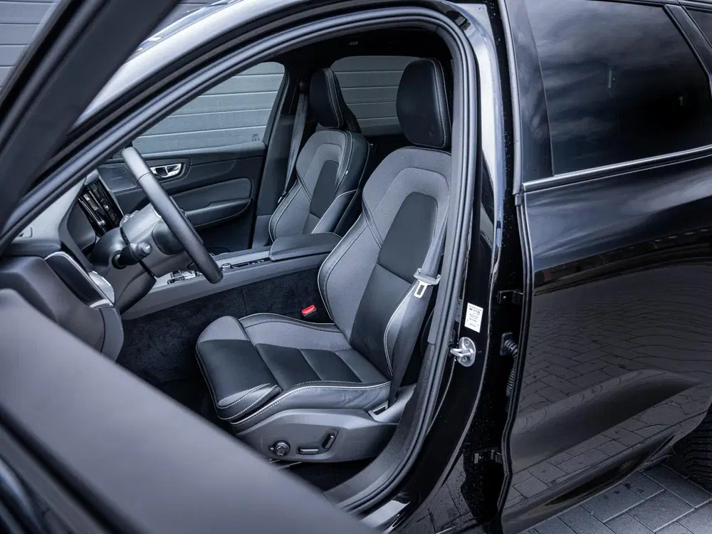 Volvo XC60 2.0 T6 Plug-in hybrid AWD Plus Bright uit 2024, foto 12