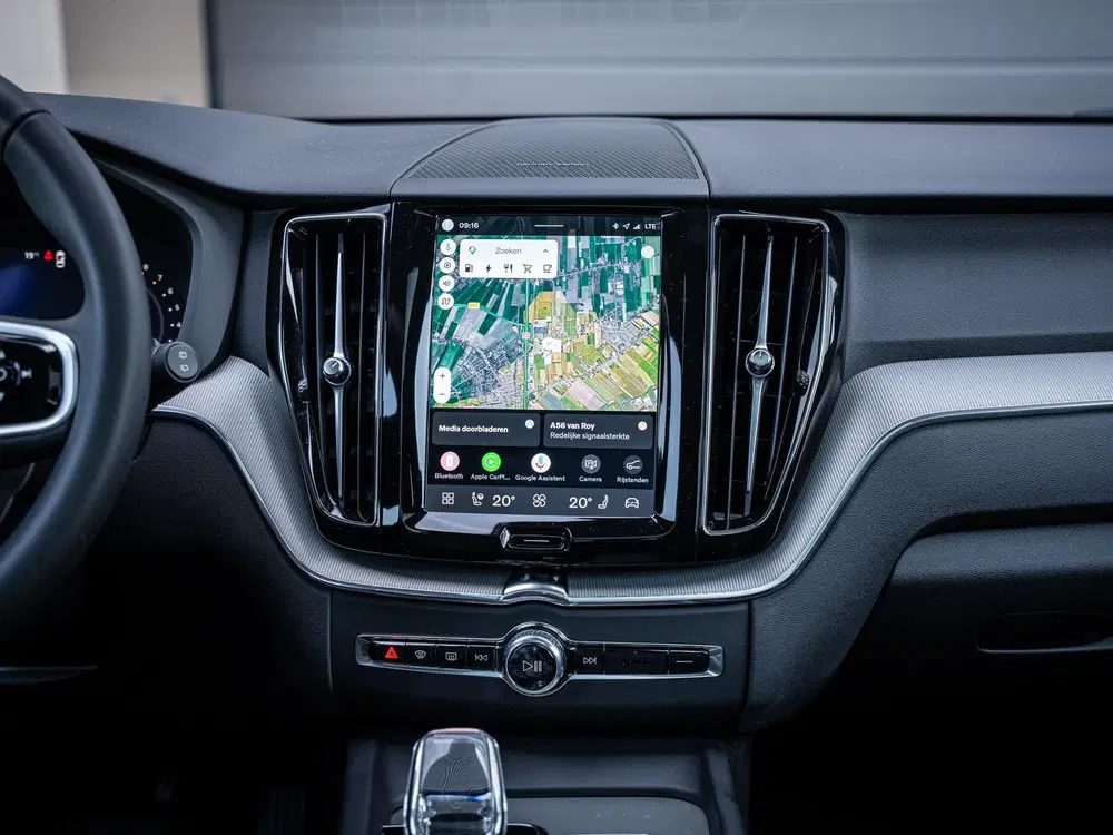 Volvo XC60 2.0 T6 Plug-in hybrid AWD Plus Bright uit 2024, foto 19