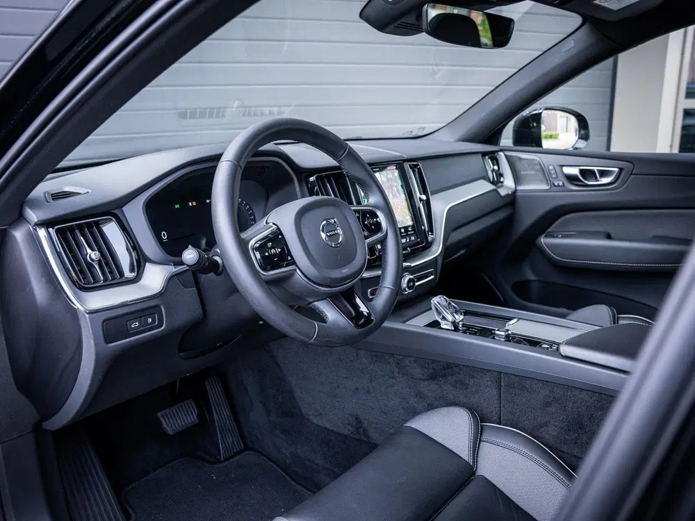 Volvo XC60 2.0 T6 Plug-in hybrid AWD Plus Bright uit 2024, foto 2