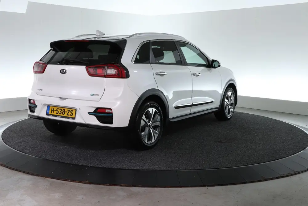 Kia E-Niro ExecutiveLine 64 kWh | SOH 100% | 4 NIEUWE ALL SE uit 2019, foto 2