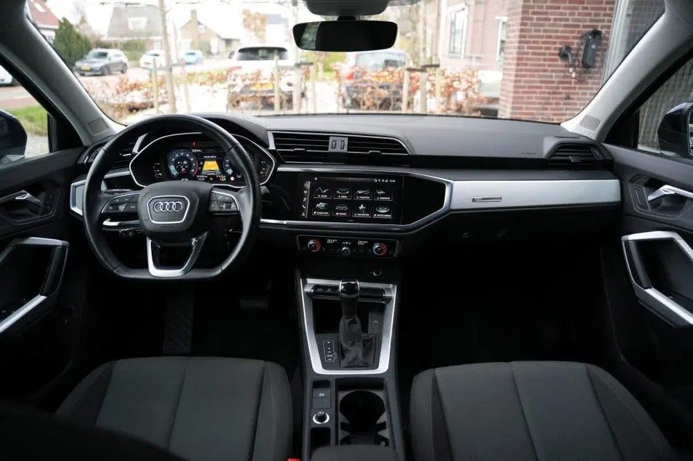 Audi Q3 45 TFSI E S EDITION uit 2021, foto 18