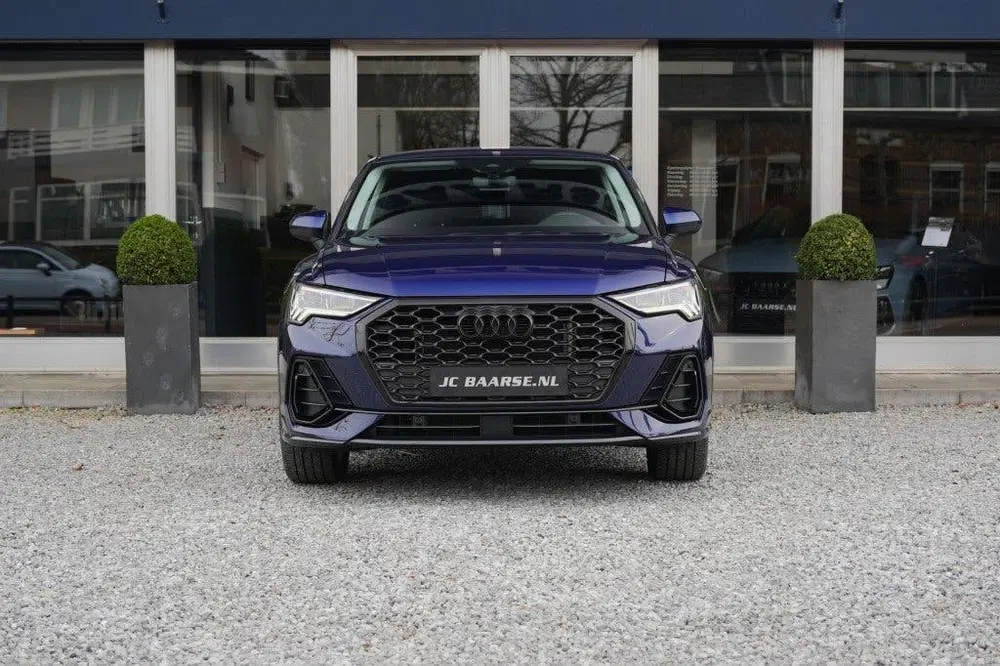 Audi Q3 45 TFSI E S EDITION uit 2021, foto 2