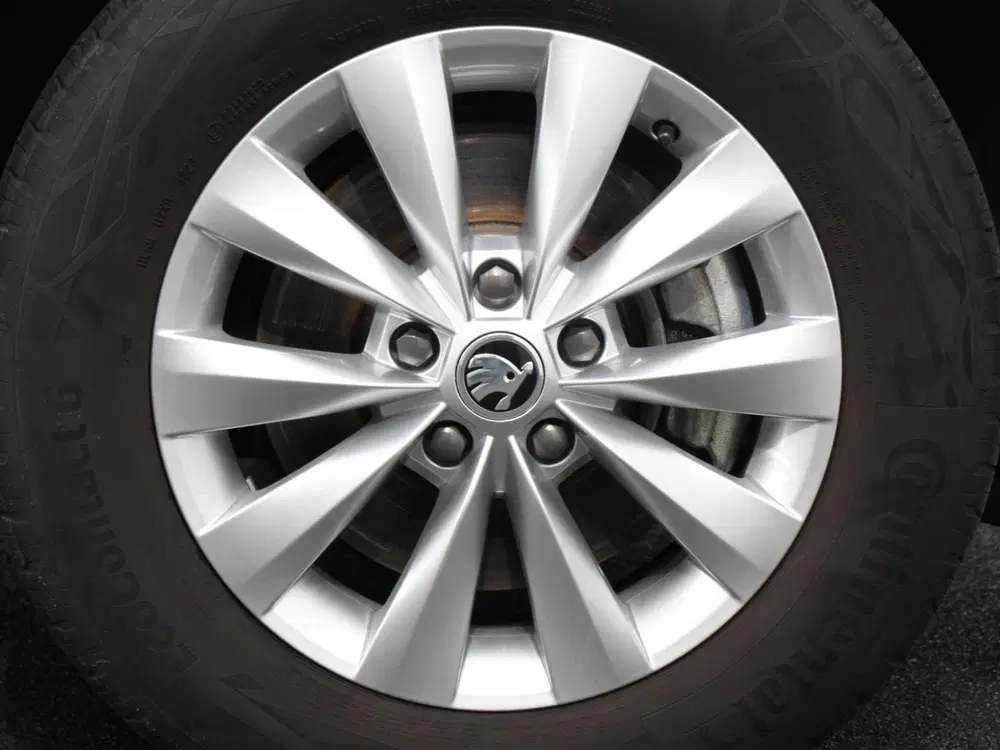 Skoda Karoq 1.5 TSI 150pk DSG Ambition Navigatie Apple uit 2024, foto 3