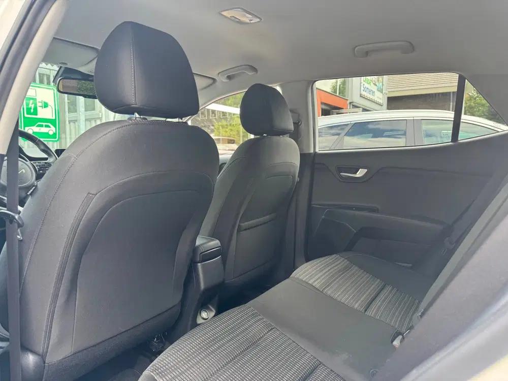 Kia Stonic 1.0 T-GDi MHEV DynamicPlusLine uit 2022, foto 14
