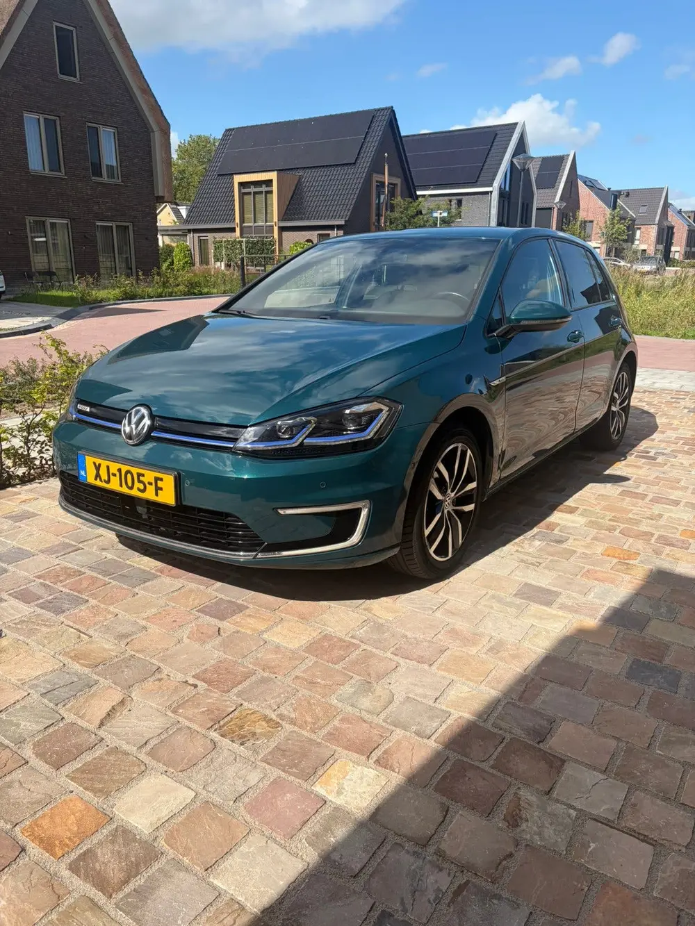 Volkswagen Golf e-Golf 36 kWh 136 pk Automaat 2019 Peacock Groen uit 2019