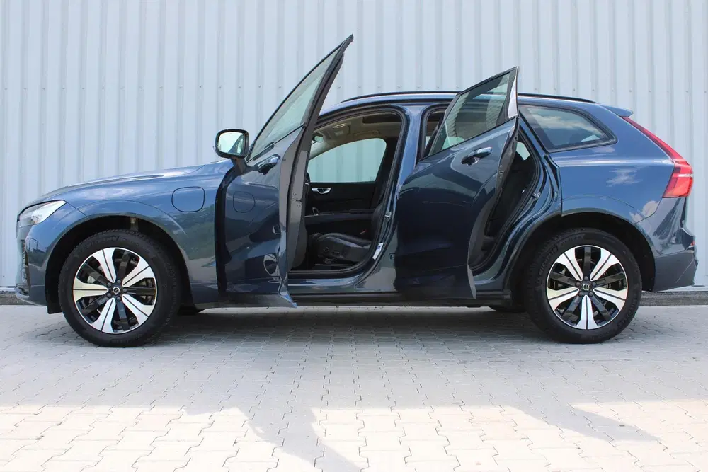 Volvo XC60 2.0 T6 Plug-in hybrid AWD Plus Dark uit 2023, foto 14