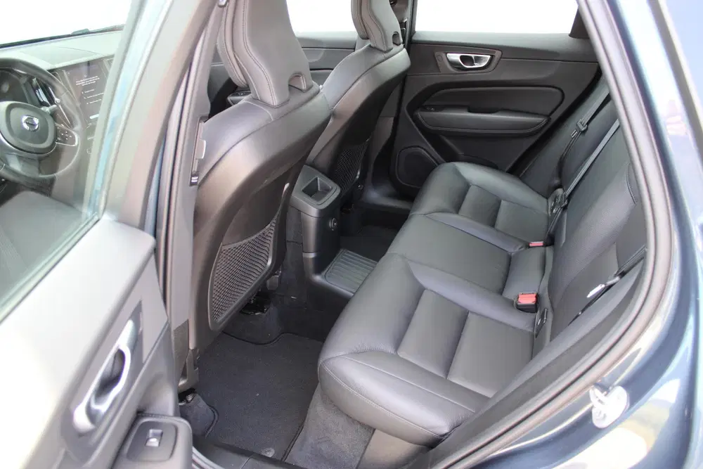 Volvo XC60 2.0 T6 Plug-in hybrid AWD Plus Dark uit 2023, foto 16