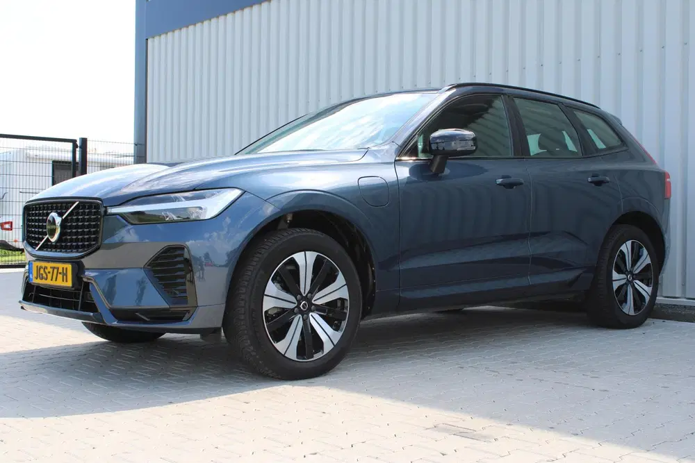 Volvo XC60 2.0 T6 Plug-in hybrid AWD Plus Dark uit 2023, foto 18