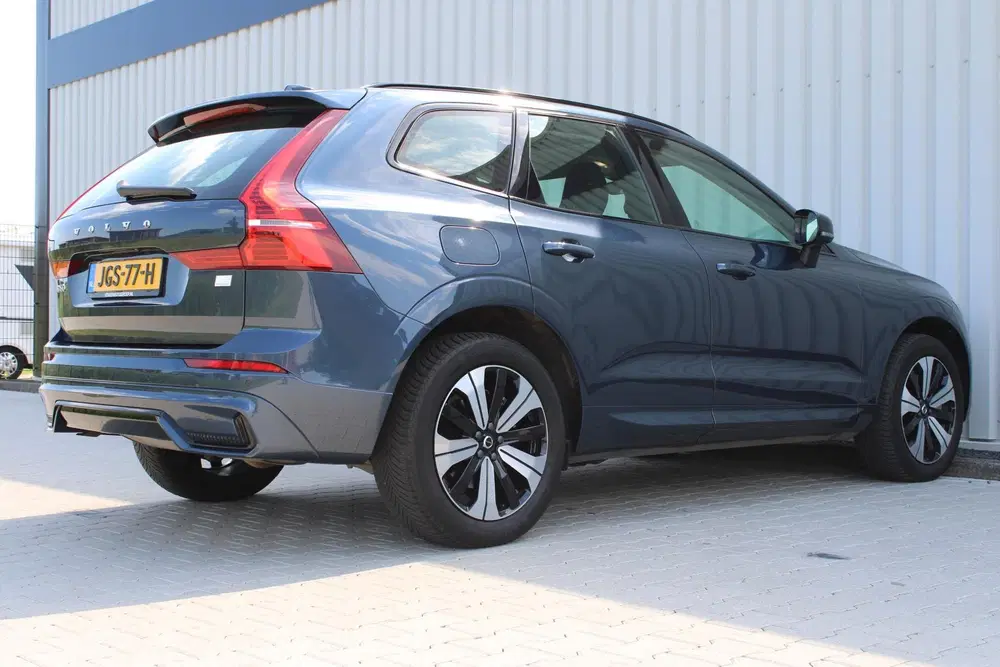 Volvo XC60 2.0 T6 Plug-in hybrid AWD Plus Dark uit 2023, foto 3