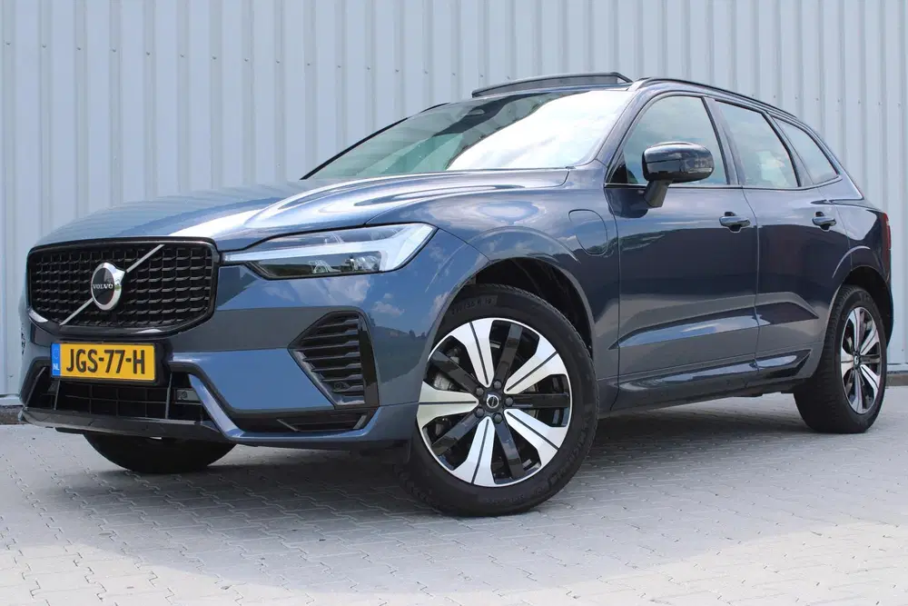 Volvo XC60 2.0 T6 Plug-in hybrid AWD Plus Dark uit 2023, foto 4