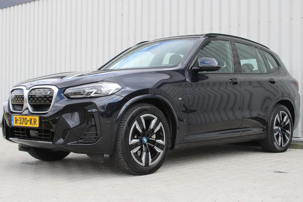BMW iX3 Executive 80 kWh met Pano uit 2022, foto 18