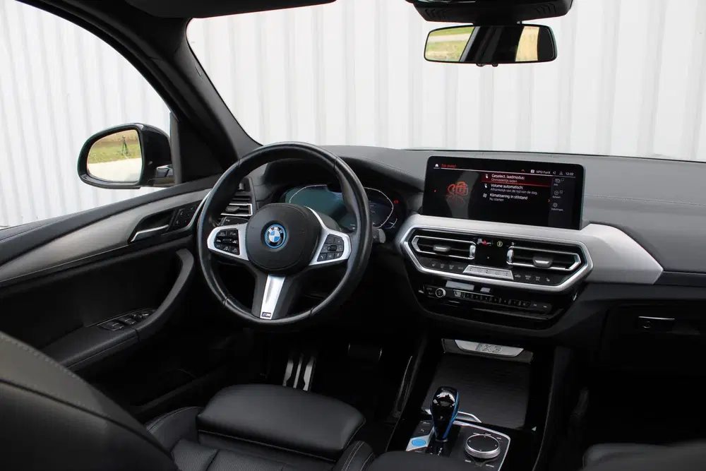 BMW iX3 Executive 80 kWh met Pano uit 2022, foto 2
