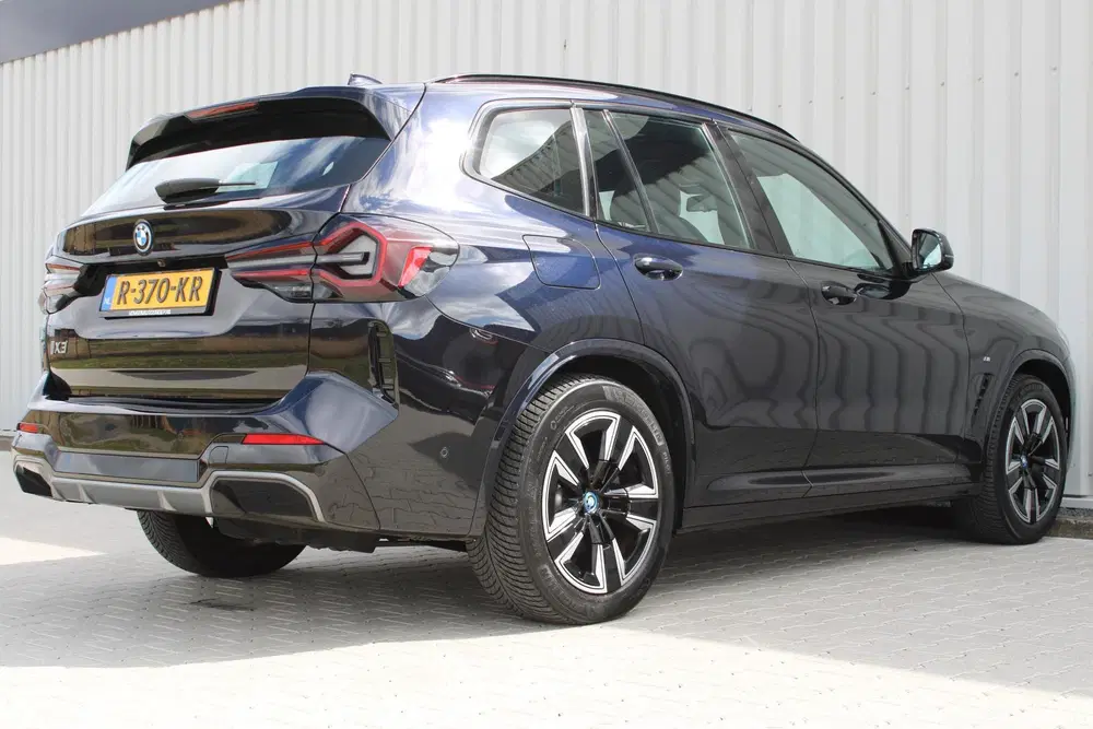 BMW iX3 Executive 80 kWh met Pano uit 2022, foto 3