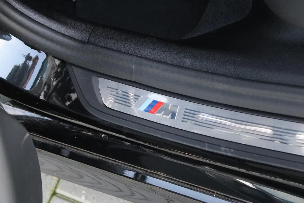 BMW 5-serie 545e xDrive M-sport black edition uit 2022, foto 19