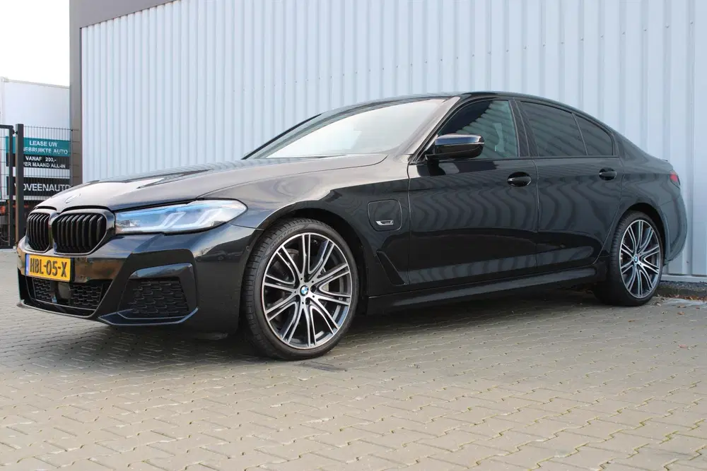 BMW 5-serie 545e xDrive M-sport black edition uit 2022, foto 20