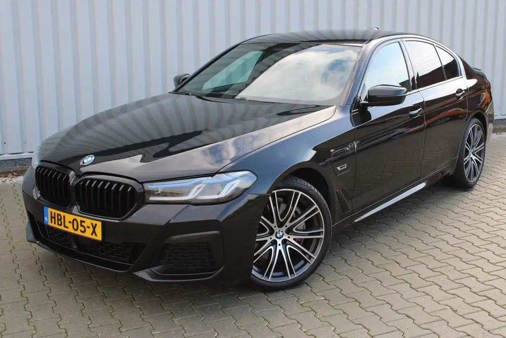 BMW 5-serie 545e xDrive M-sport black edition uit 2022, foto 5