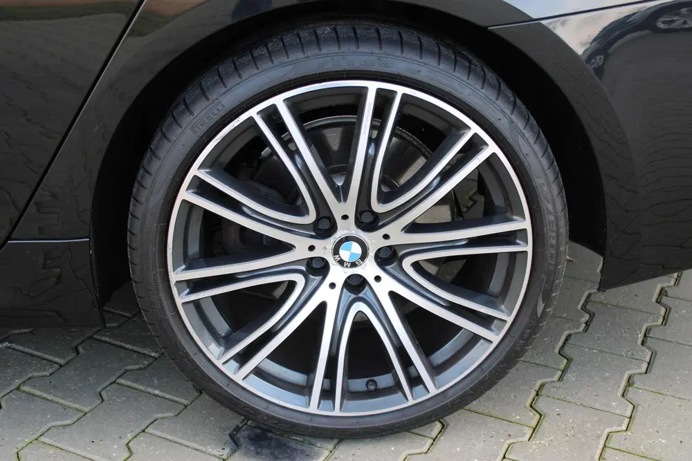 BMW 5-serie 545e xDrive M-sport black edition uit 2022, foto 9