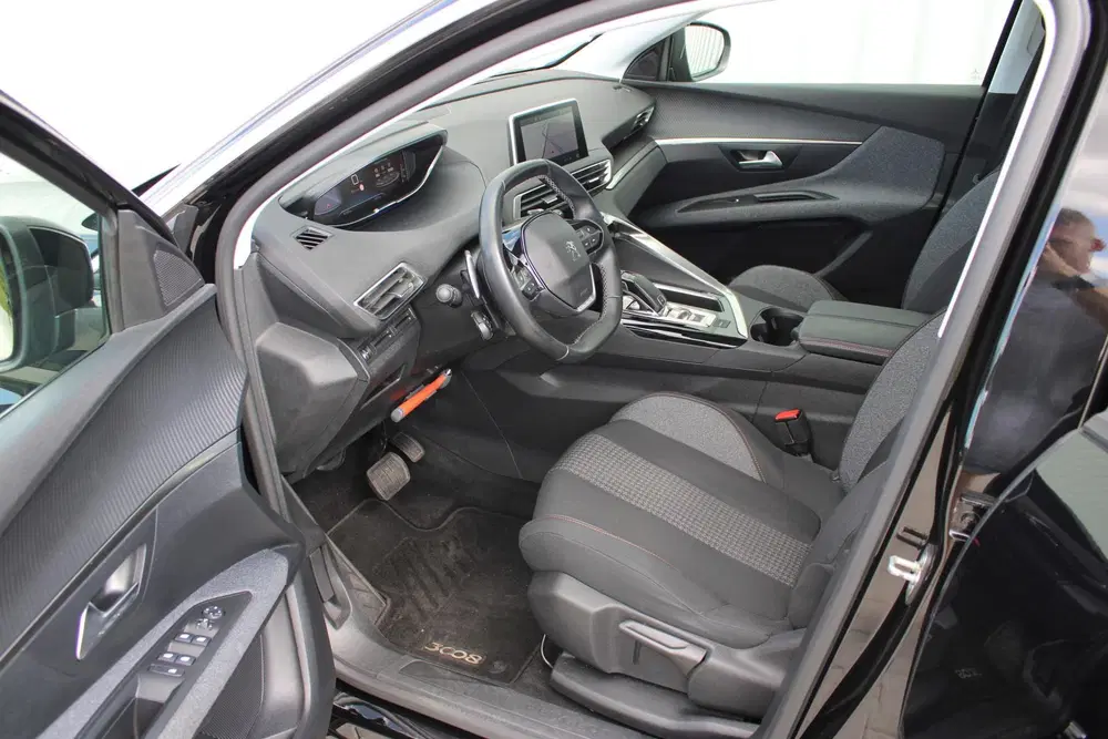 Peugeot 3008 1.2 PureTech Active Avantage uit 2020, foto 15