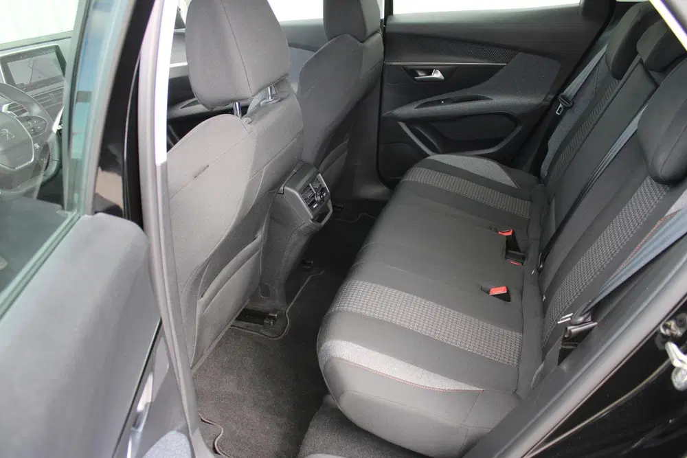 Peugeot 3008 1.2 PureTech Active Avantage uit 2020, foto 16