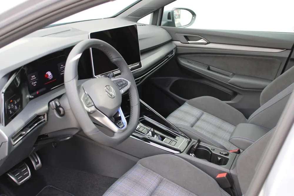 Volkswagen Golf 1.5 eHybrid GTE | Panorama dak | Stoel/Stuur uit 2025, foto 17